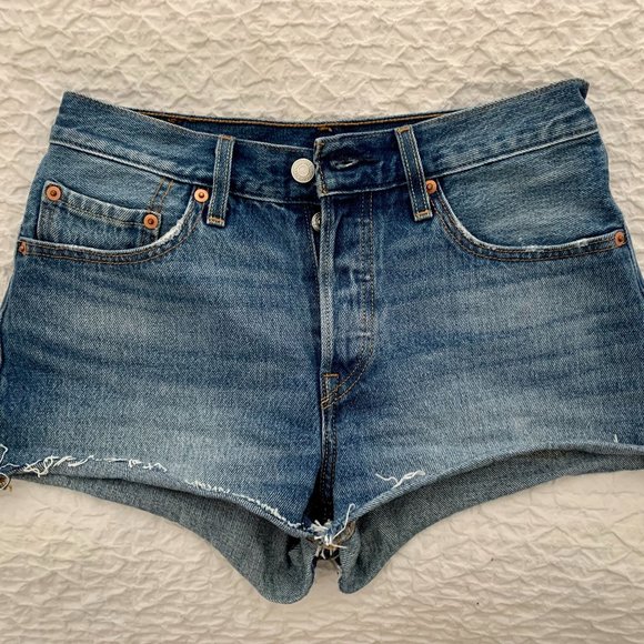 Levi's Denim Shorts W26 - Picture 1 of 3